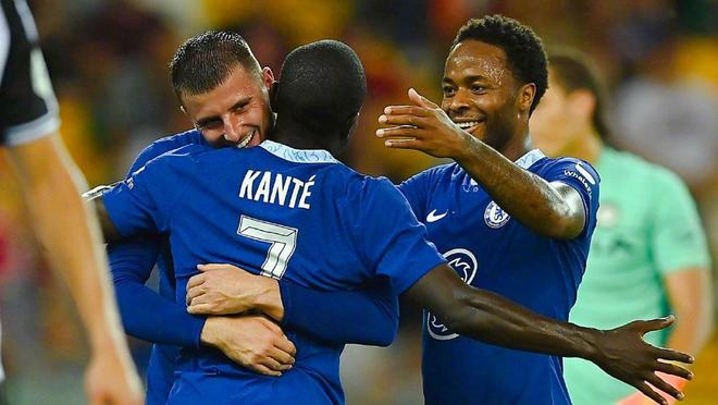 弗拉门戈官宣菲利佩续约时误发卡多佐的照片，引发球迷误解