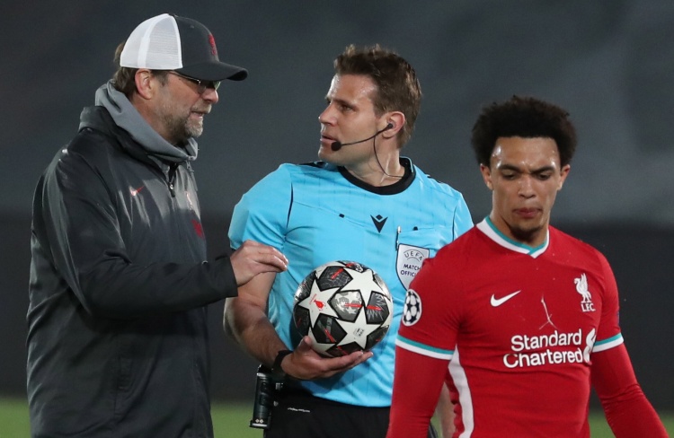 恩里克：登贝莱的第二球简直像是电子游戏里的操作，太精彩了