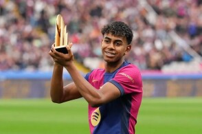 [中超]维塔尔角球开出 刘若钒前点头球破门