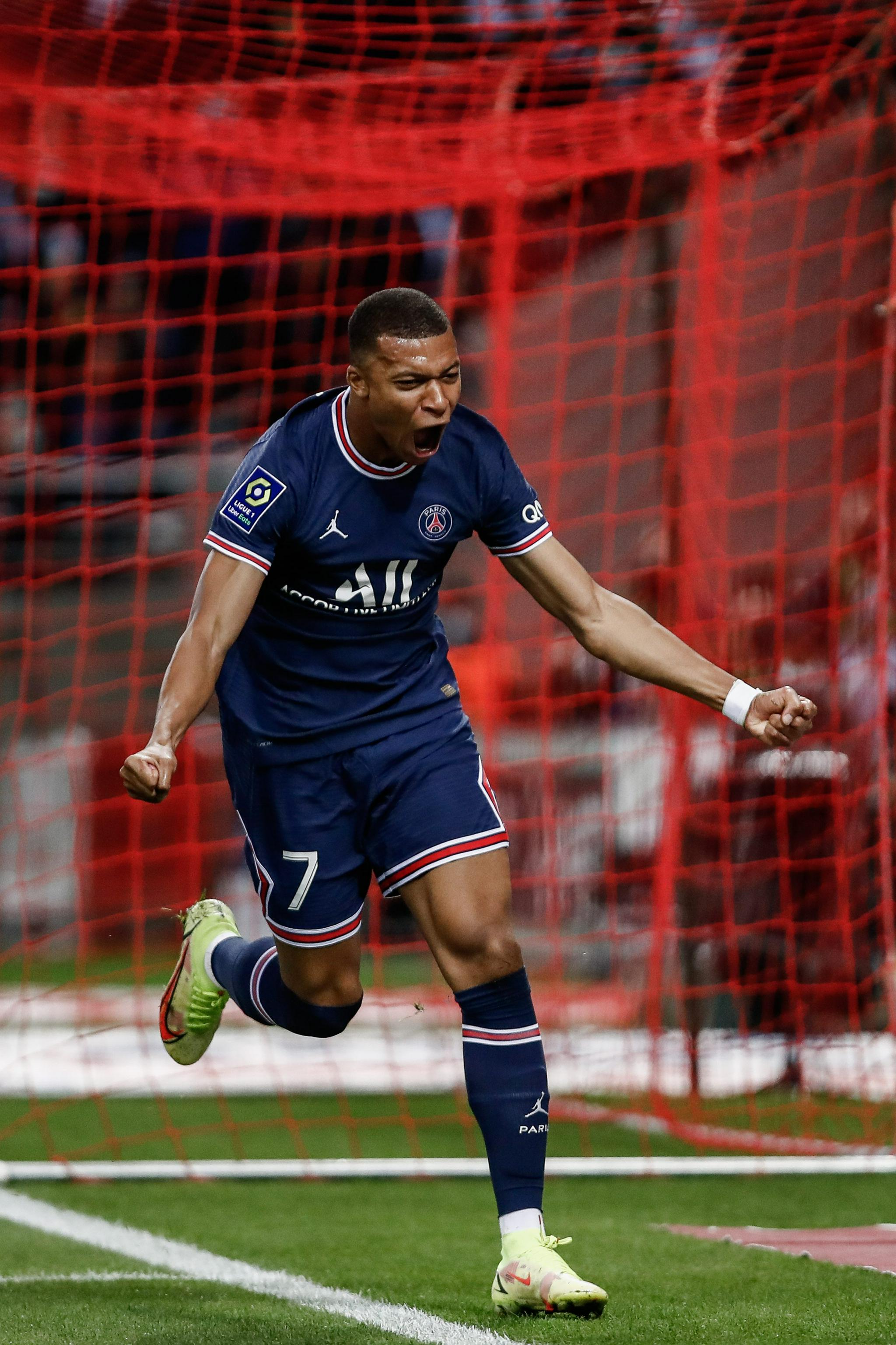 在曼联血染沙场的阿兰·史密斯，他是怎样水平的一名球员？