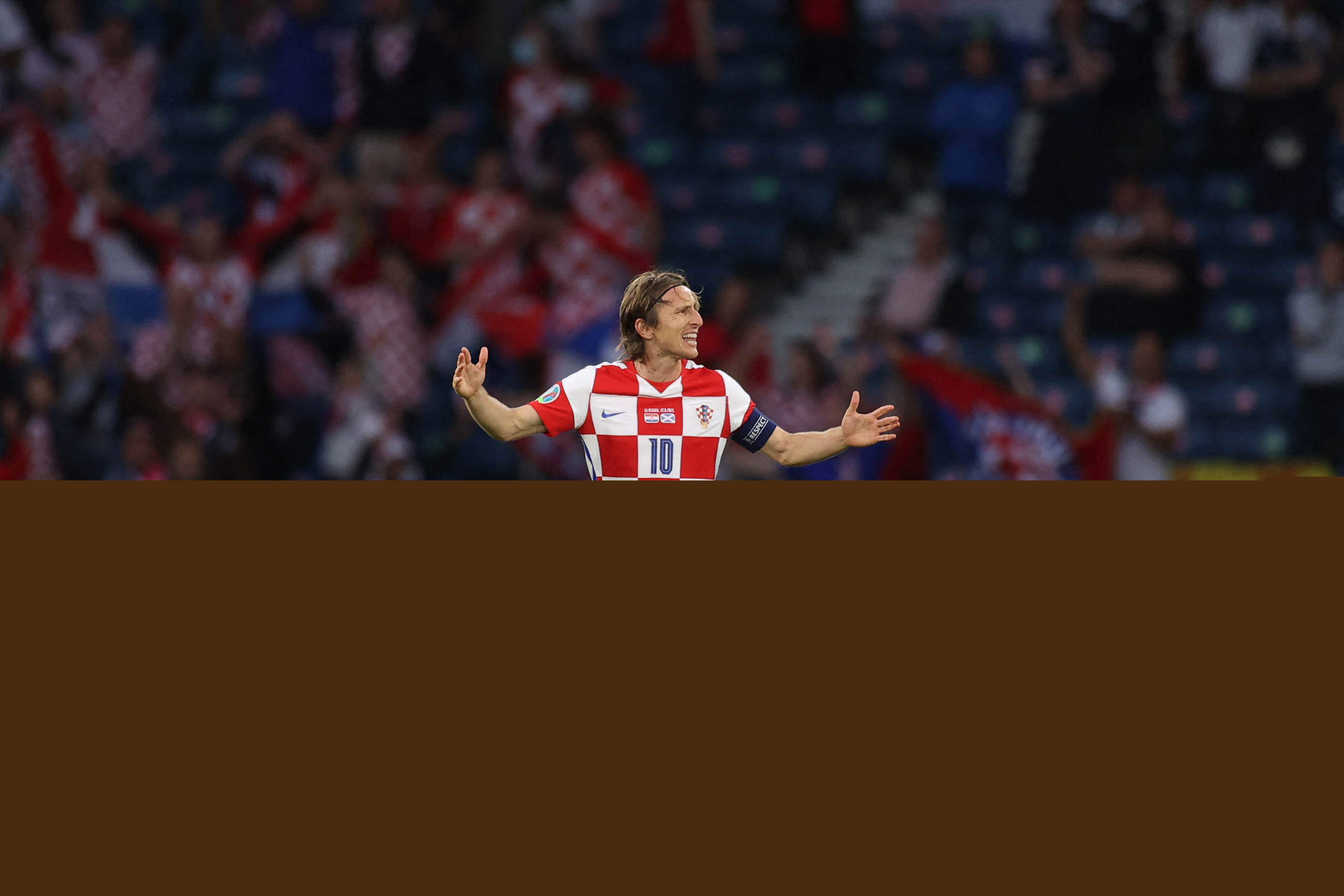 勇士137-103击败国王，库里27+10德罗赞空砍24分难救主