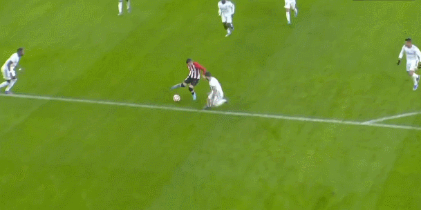 旭旭宝宝花2500万举办粉丝见面会，被质疑是作秀？回应有上亿资产不搬大城市的原因，引发热议！