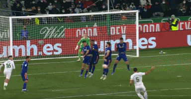 回顾：湖人轻松战胜老鹰，终结连败